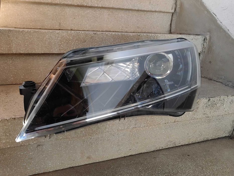 Фар Skoda Superb Bi-Xenon LED ляв / Фар Шкода Суперб Оригинален