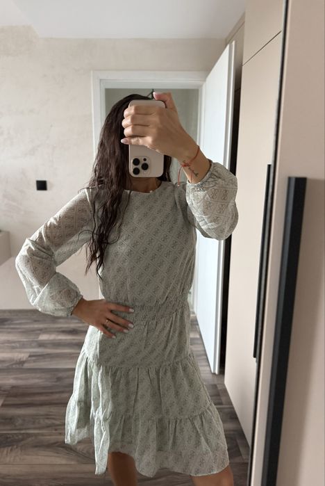 Нова рокля Guess