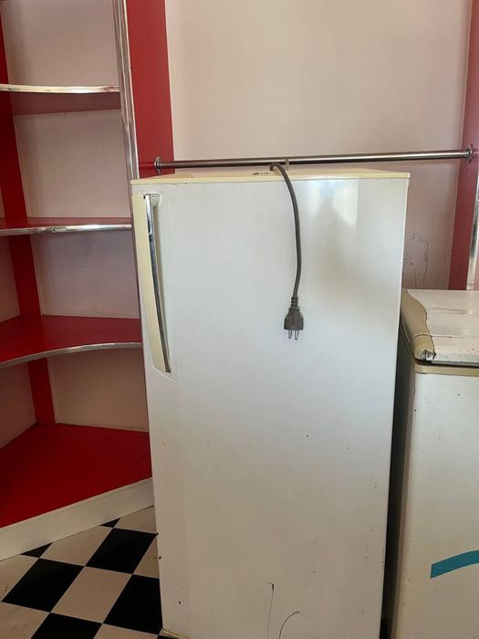 Холодельник ва морозильниклар сотилади