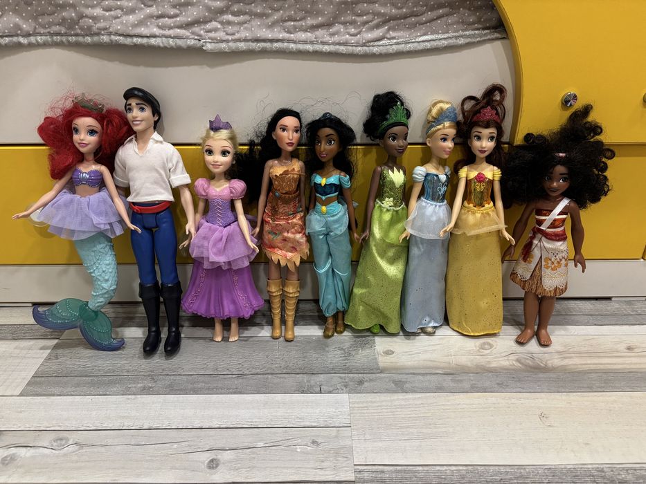 Замък Замръзналото кралство, кукли Disney