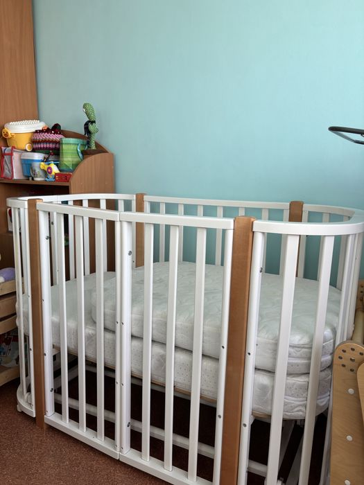 Продам детскую кровать (2 матраса)