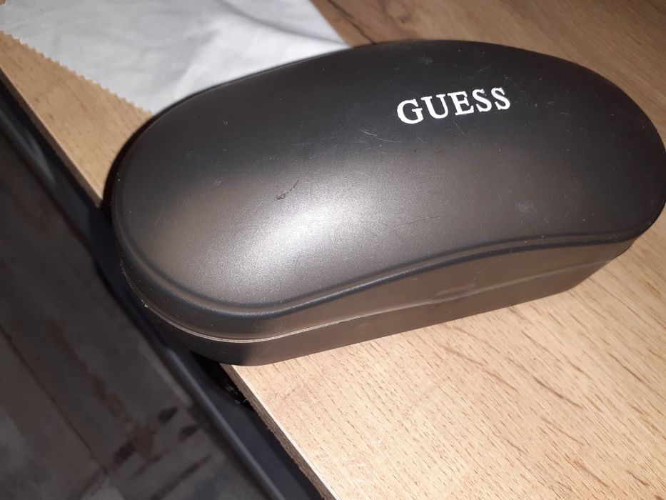 Оригинални слънчеви очила Guess Benetton