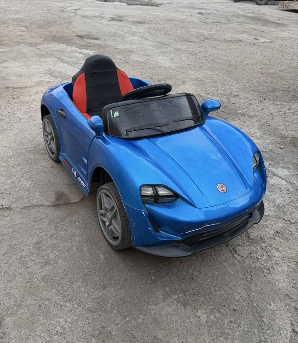 Продаются 2 игрушечные машинки