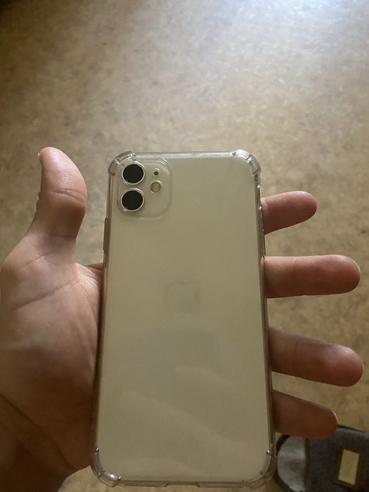 Продам айфон 11