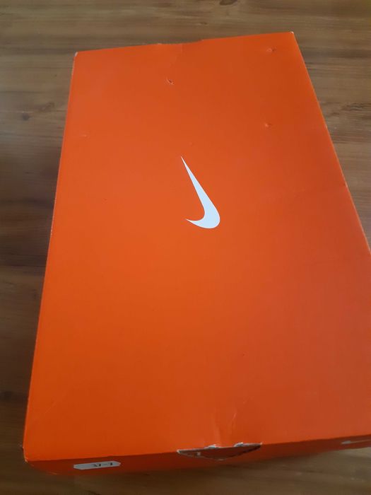 Маратонки  Nike,почти  нови.  Без  забележки.Цена 20лв.