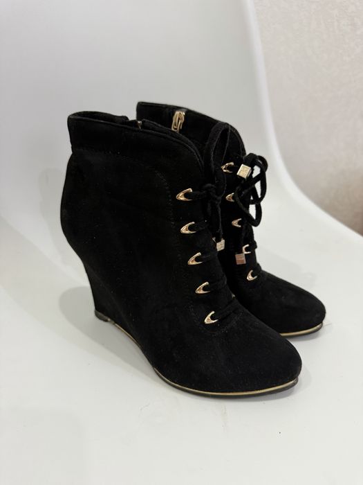 Продам обувь за всё 5000 тг!!!