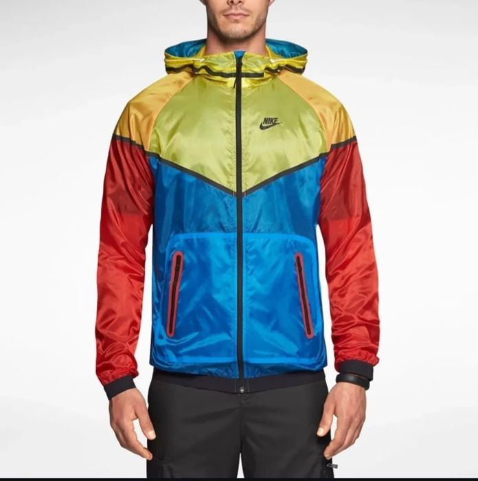 Nike Tech Hyperfuse Windrunner 

Чисто нова с етикети. 

Размер S

Цен