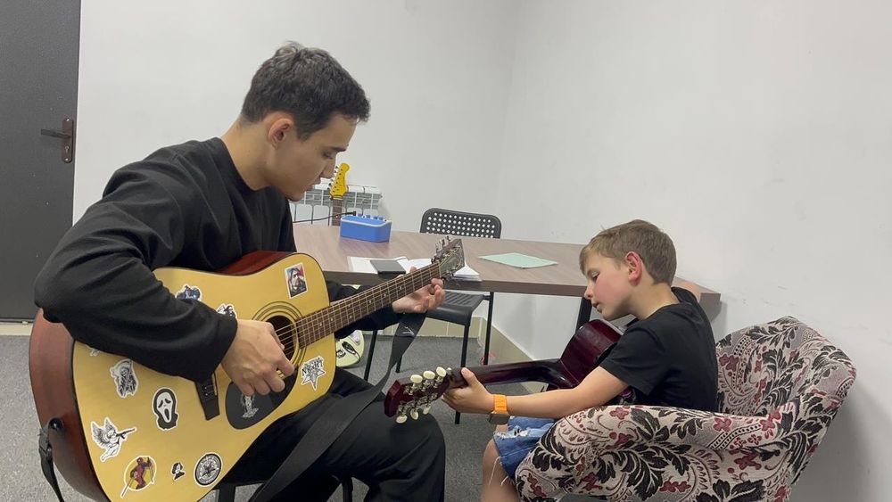 Обучение игре на гитаре с нуля