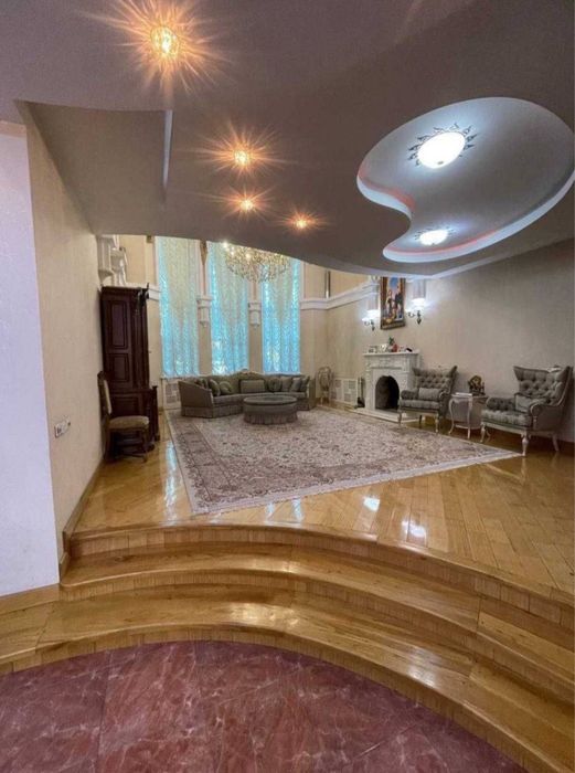 Гостиница России-Сдается дом из 10 комнат в самом центре города!