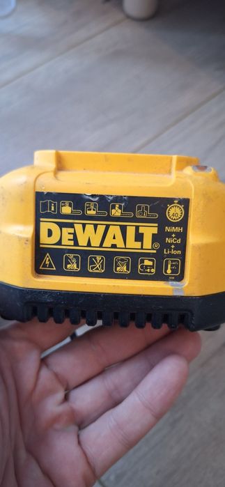 Dewalt батерия и зарядно