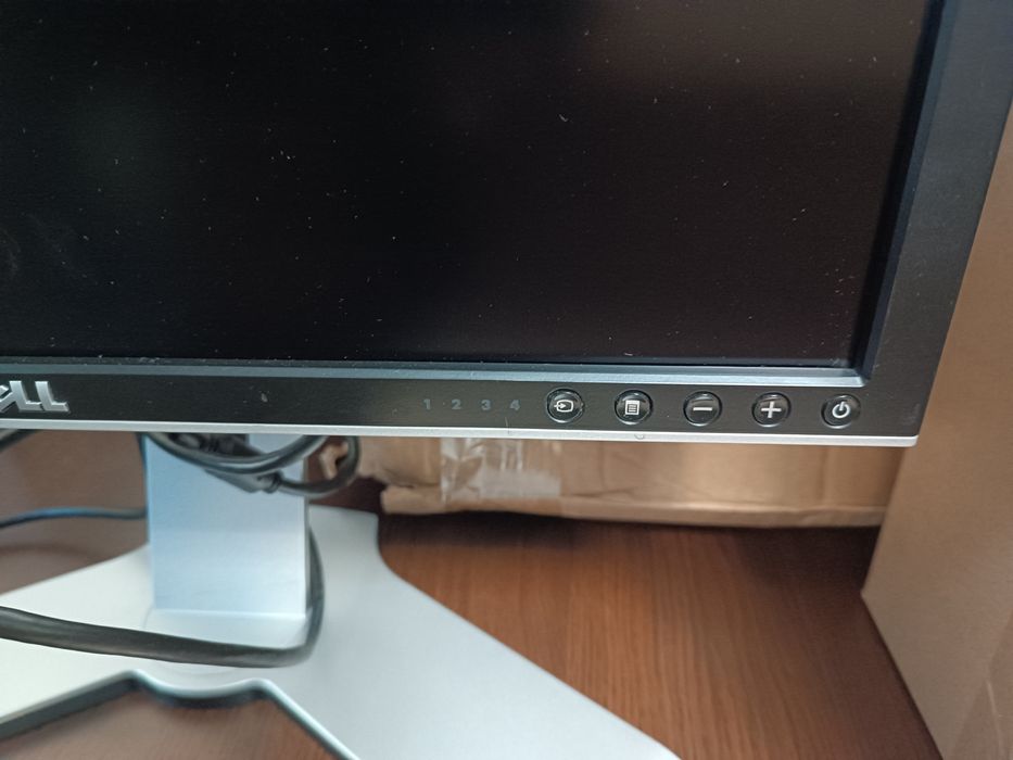 Монитори използвани 2броя  *Dell*