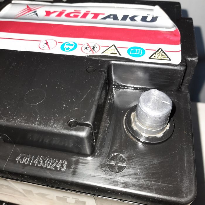 ACUMULATORI =( baterii )auto .