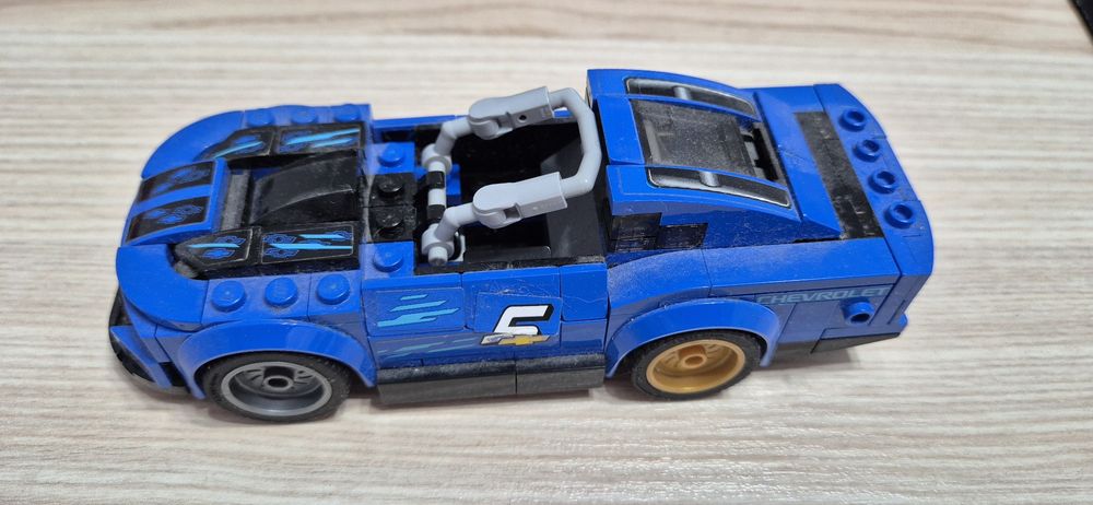 Vand legourile ( masinute) din imagini