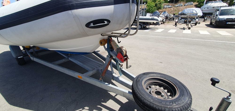 МОТОРНА ЛОДКА 5.5м.