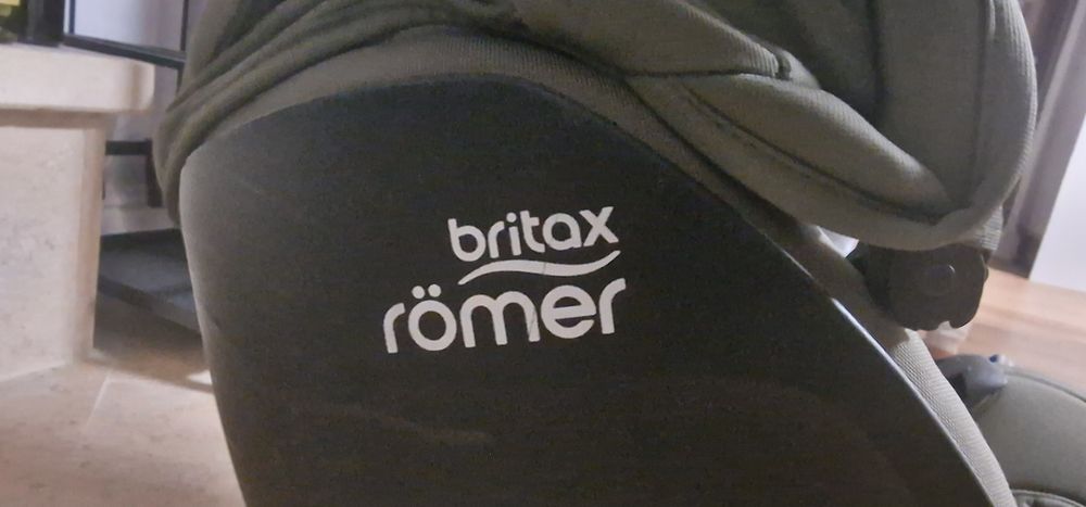 Scaun auto tip scoică pentru copii Britax Römer, reglabil, 0-15 luni