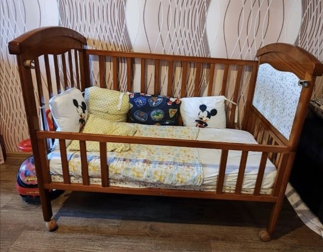 Срочно! Детская кровать без матраса