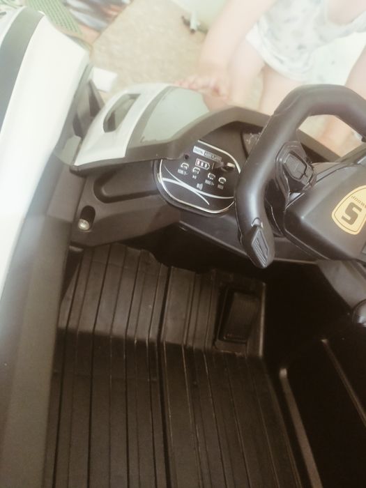 Спортыивнй машина сатылады