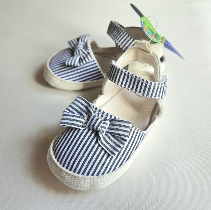 Пантофти за бебе - момиче