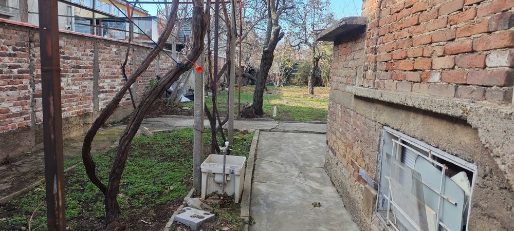 Продава се Етаж от къща в Казанлък - 70 кв.м за 853 €/кв.м - Снимка #3