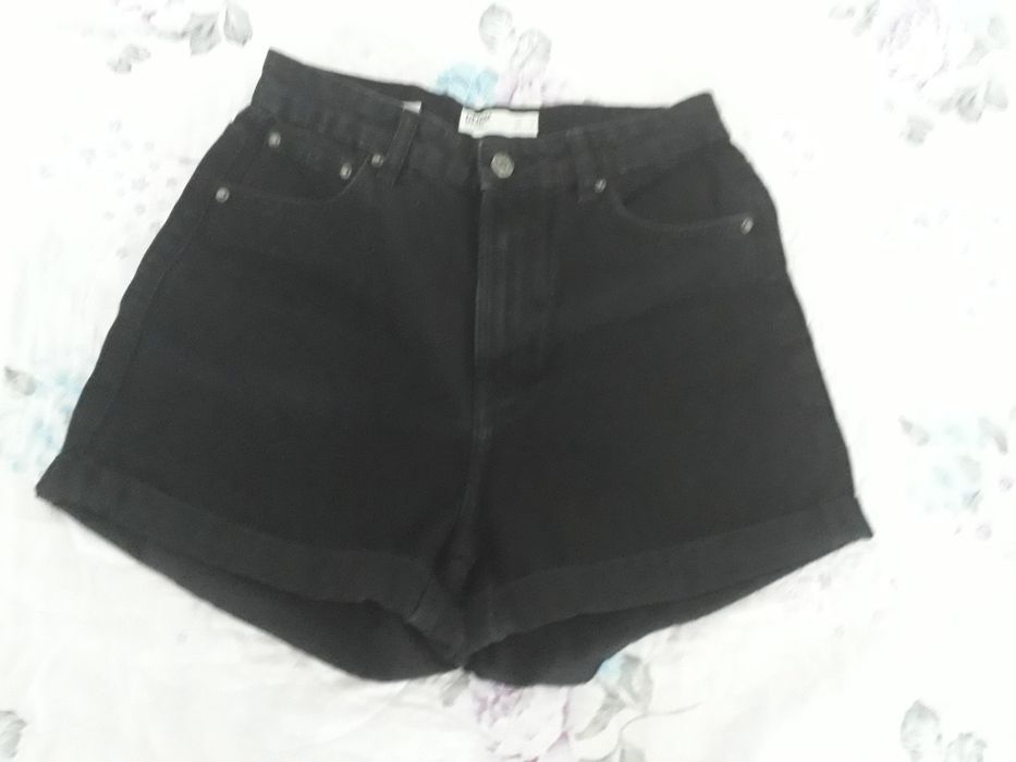 продам вещи б/у для девочек, девушек 44-46р., по 3000 каждая