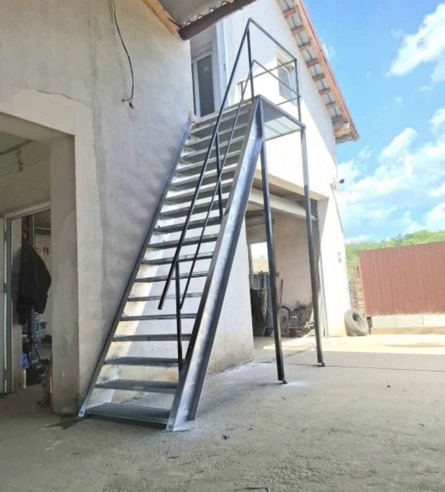 Scări metalice zincate