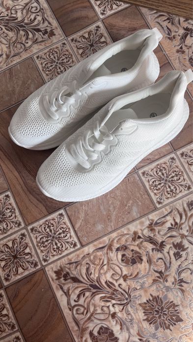 Продам кросовки новые