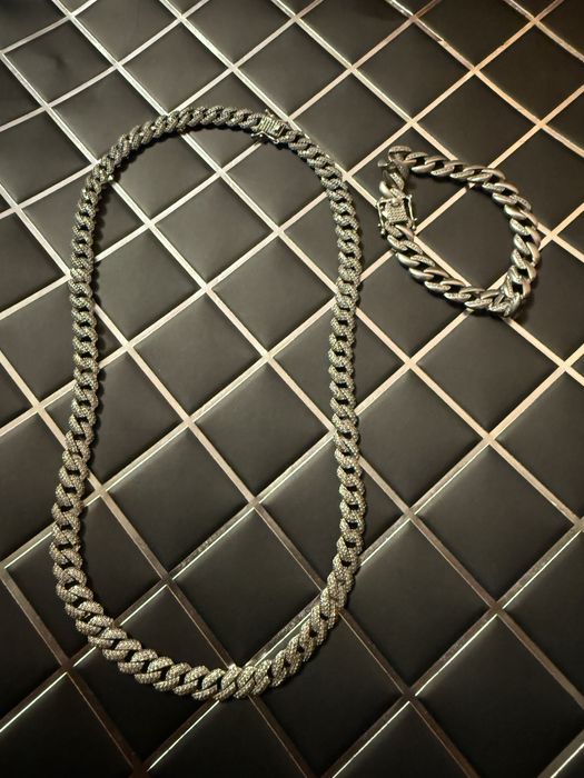 Vand set Cubanez de argint cu pietre !