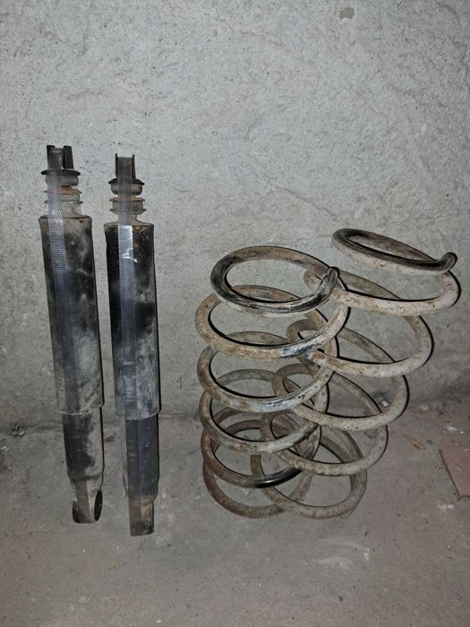 Ориг. зад. аморт.+зад.пружини/ Тойота 4Рънър 2.4TD/Toyota 4runner 2gen