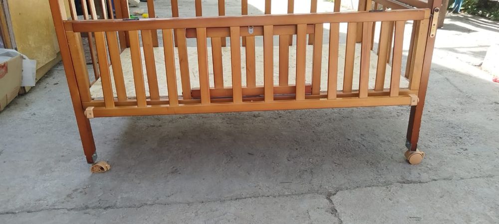 Кроватка детская без матраса