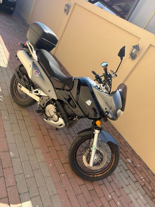 Suzuki XF 650 freewind