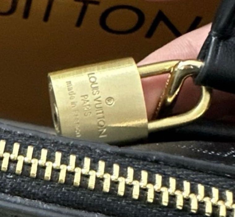 Louis Vuitton-Автентична чисто нова дамска чанта