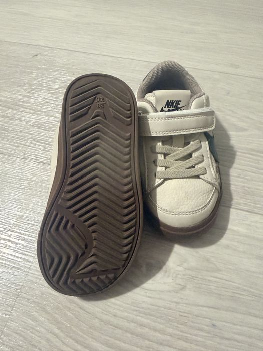 Детские кроссовки