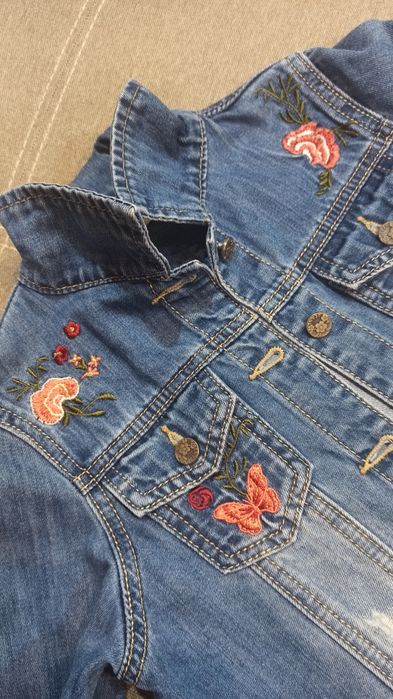 Продам джинсовый пиджак для девочки