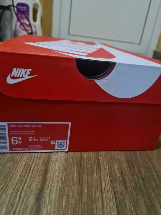 Продавам Nike Air max 270