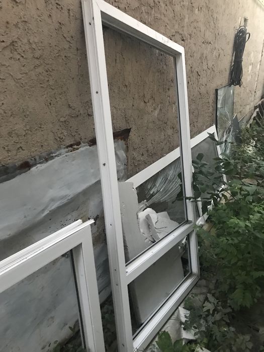 пластиковые двери, 1 окно