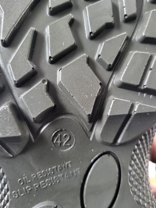 Vand pantofi lucru.  Marimea 42.