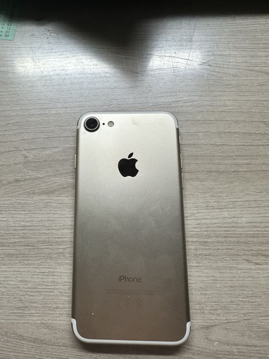 Продам iPhone 7 в отличном состоянии