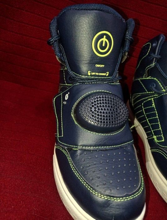 Из США, подростковая обувь, бренда BEATZ BOYS SHOES SZ4 BLUETOOTH