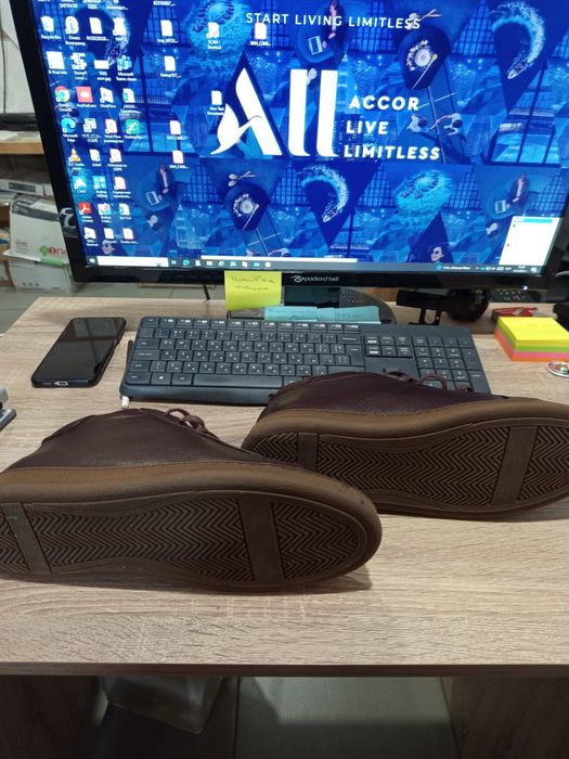 Продавам нови оригинални кецове ест кожа Теодор