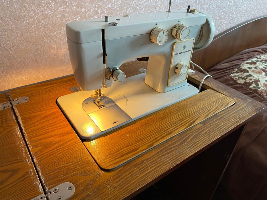 Продам швейную машинку