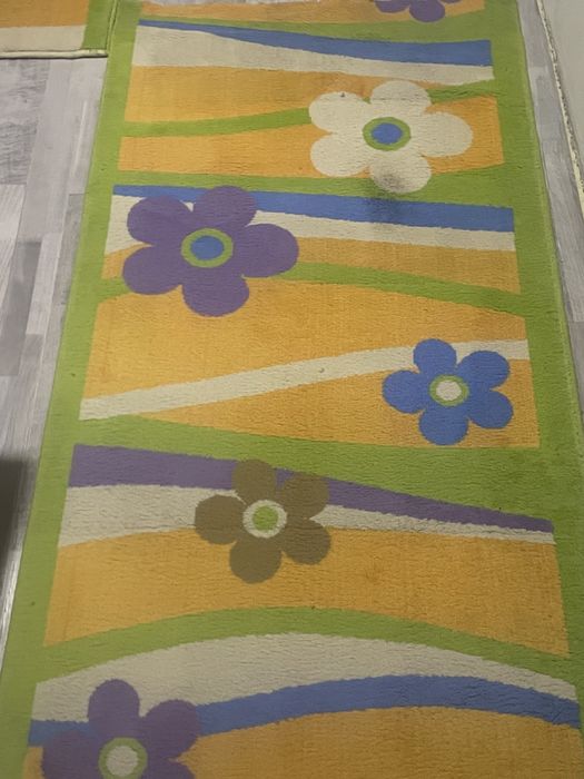 Продам ковер 2-3 размер почти даром