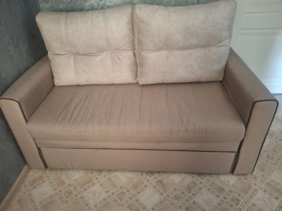 Продам диван небольшой