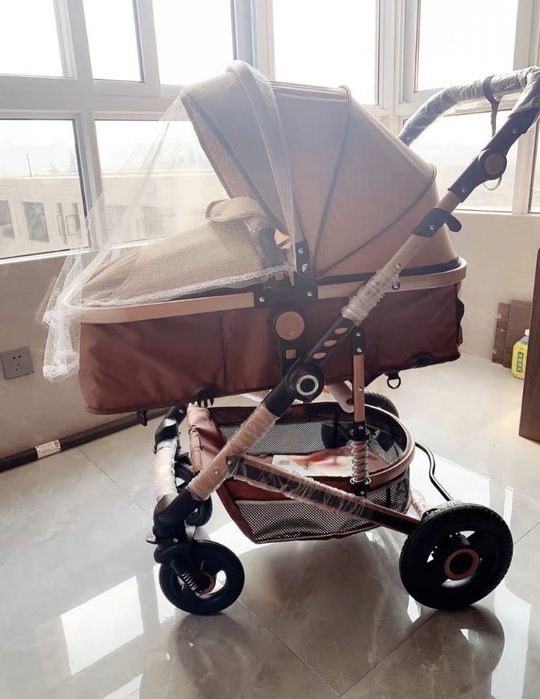 коляска и детский стульчик для кормления