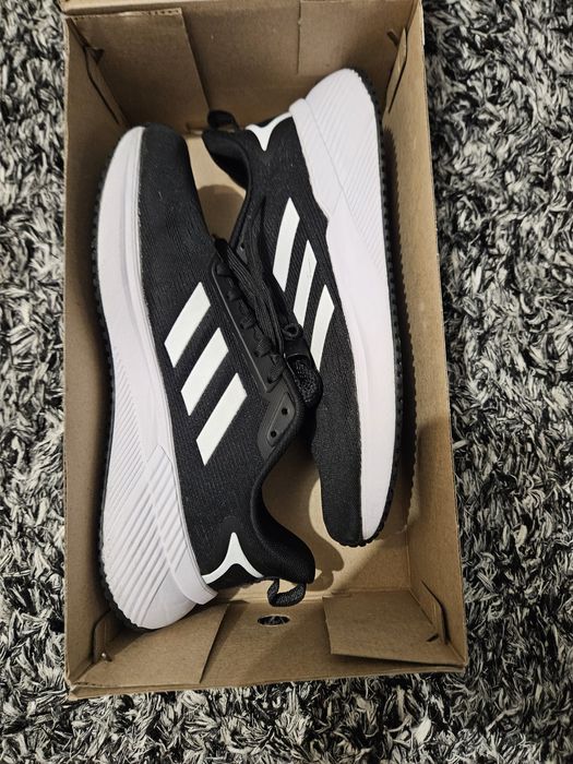 Продам б/у кроссовки