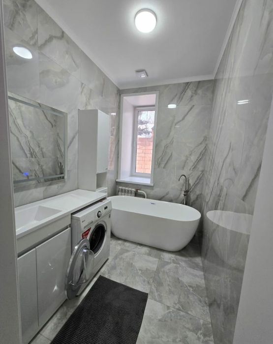 Сдам 4Комн ЛЮКС .кв в рн.Горпарка