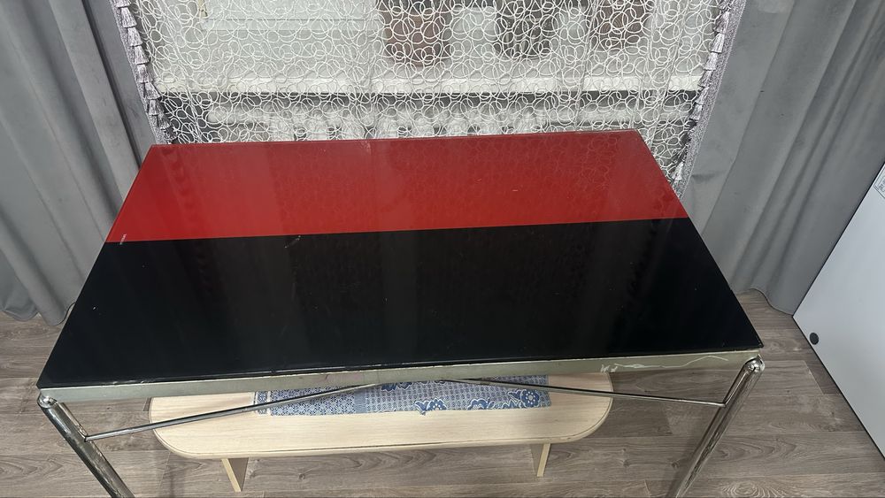 Стол стеклянный кухонный