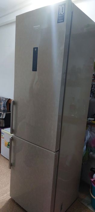 Почти новый холодильник