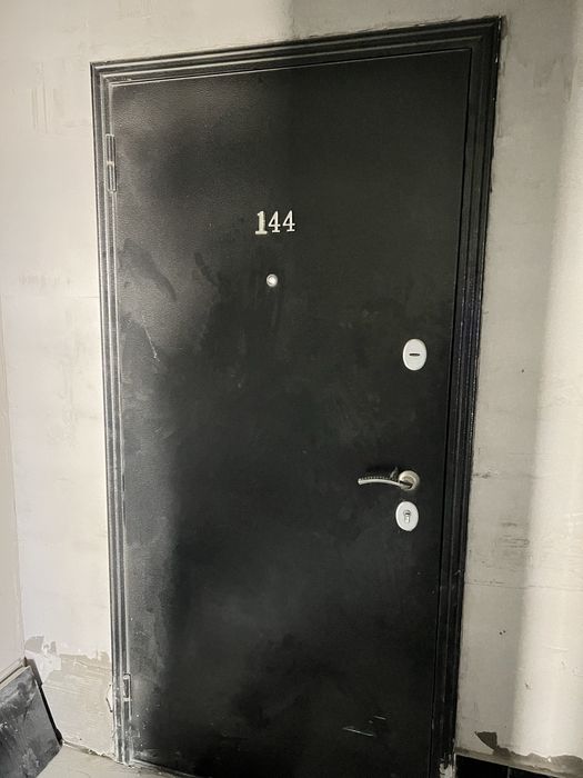 Дверь входная, новая