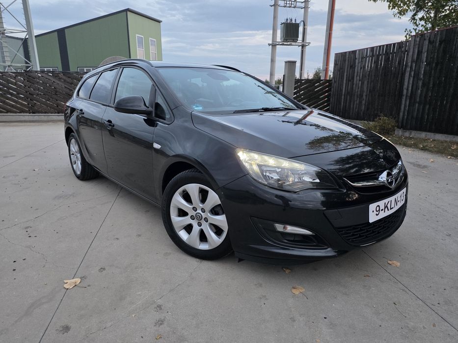 Opel Astra J  Sport Tourer - Impecabilă