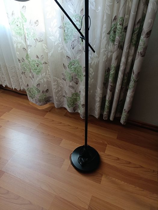 Lampă de podea cu trei brațe